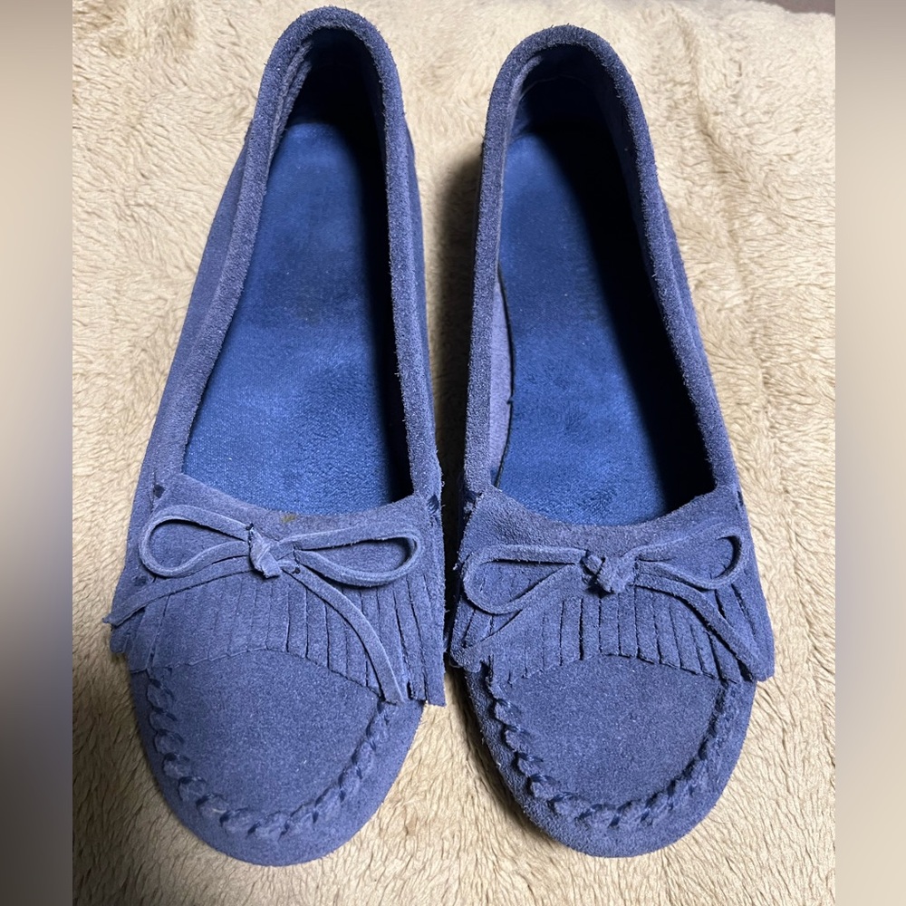 Minnetonka Women's Deep Blue Moccasins